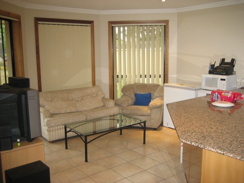 2//24  Padua Close, Prestons NSW 2170