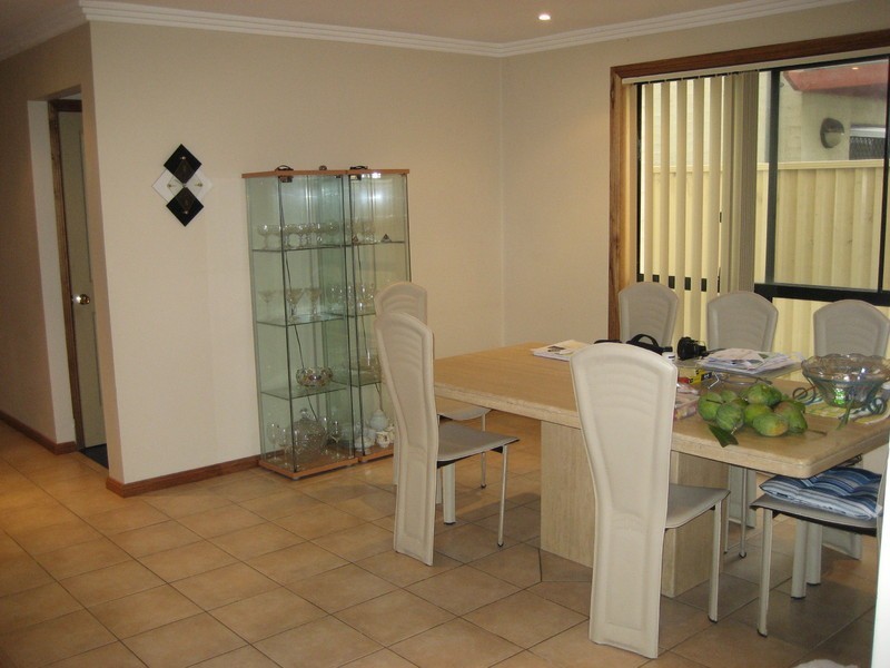 2//24  Padua Close, Prestons NSW 2170