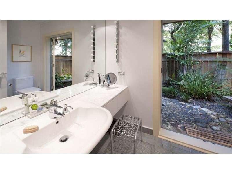 45 Elwood st, Kenmore Hills QLD 4069