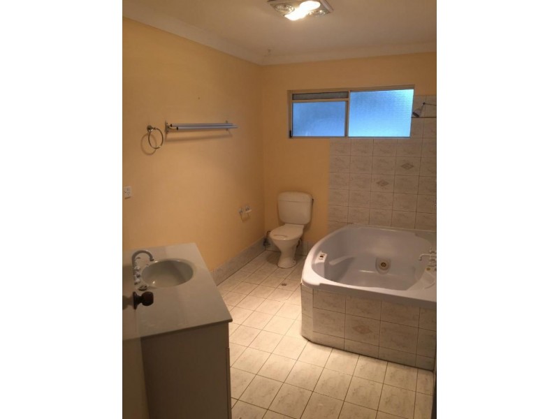 35 Deerdale St, Stafford Heights QLD 4053