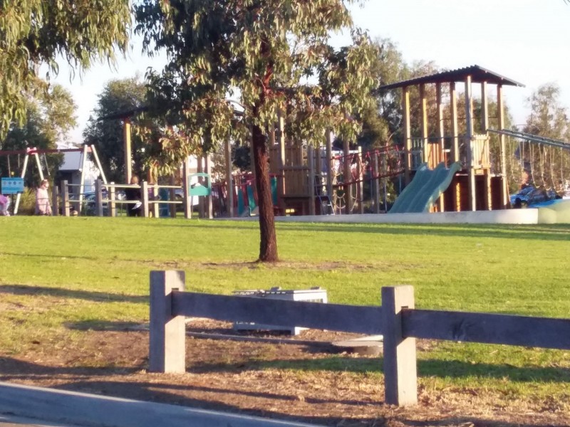 24 Fairvista Ave, Leopold VIC 3224