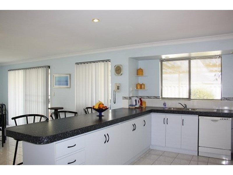 24 Menora Loop, Warnbro WA 6169