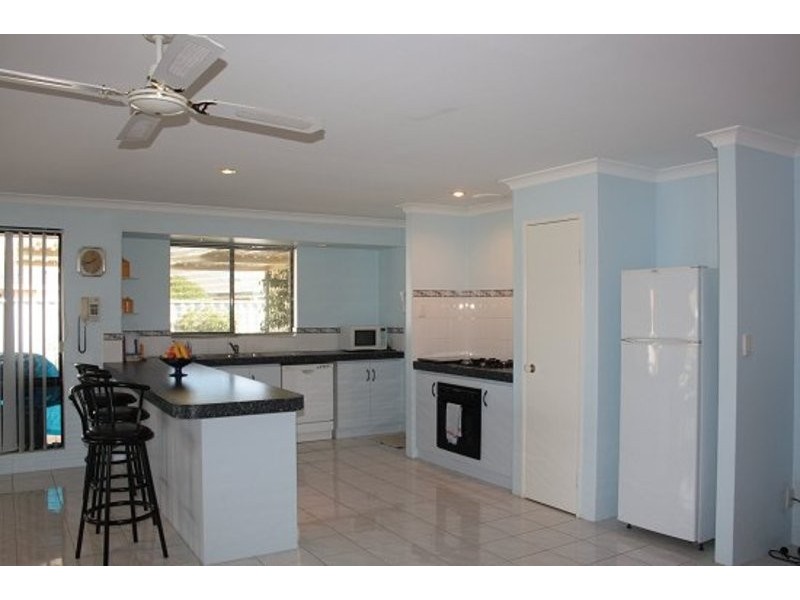 24 Menora Loop, Warnbro WA 6169