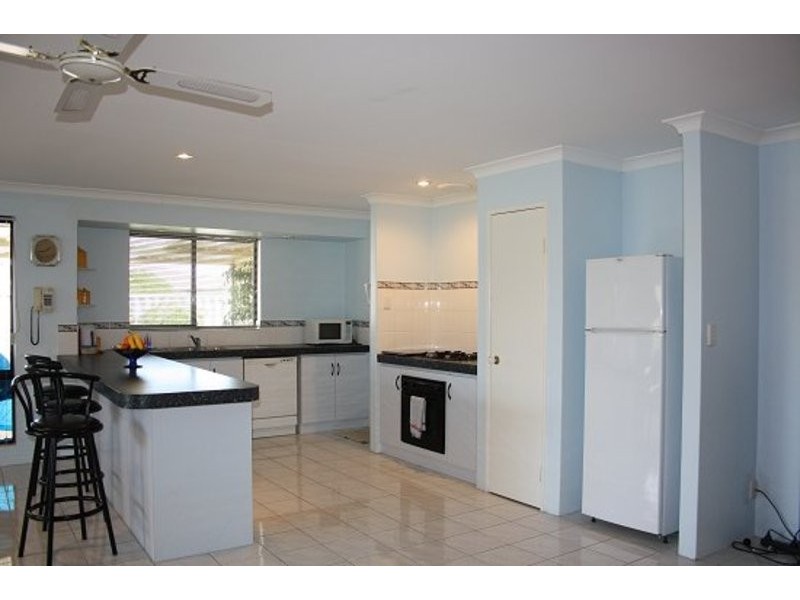 24 Menora Loop, Warnbro WA 6169