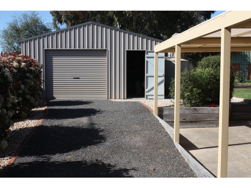 3 Preston Place, Golden Square VIC 3555