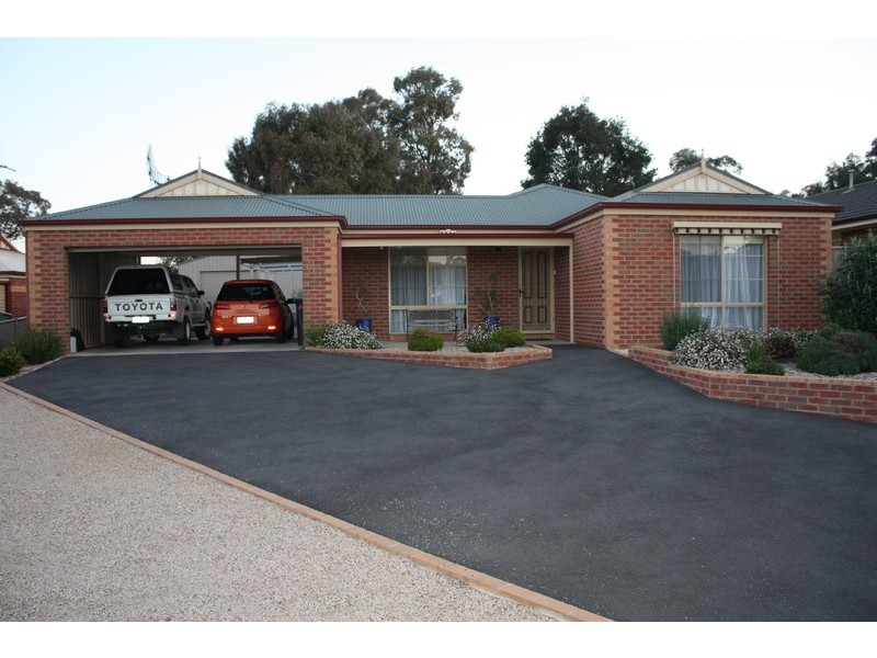 3 Preston Place, Golden Square VIC 3555