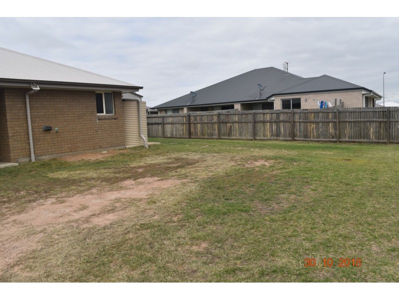 51 Currey Street, Roma QLD 4455