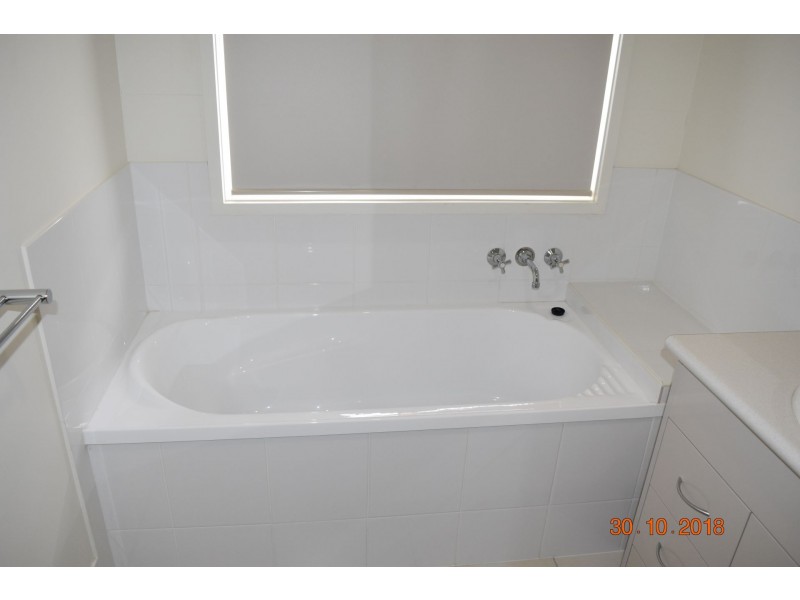 51 Currey Street, Roma QLD 4455