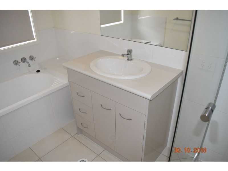 51 Currey Street, Roma QLD 4455