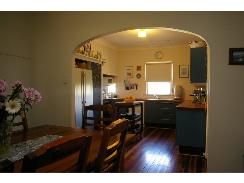 30 Avondale St, Newtown QLD 4350