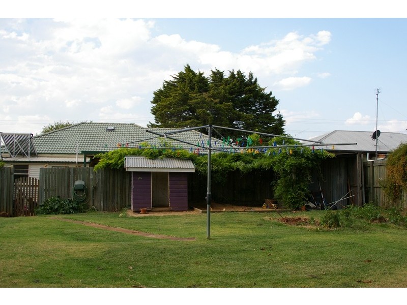 30 Avondale St, Newtown QLD 4350