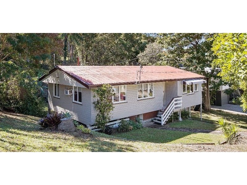 6 Hobart Ave, Camp Hill QLD 4152