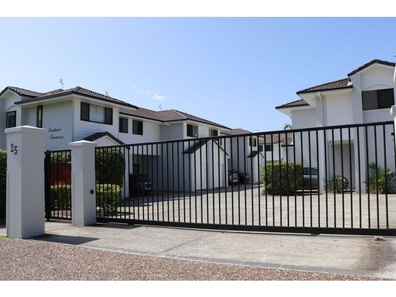 8/8/23-25 Blake st, Southport QLD 4215