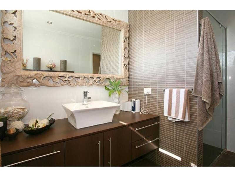 19 Savoy Drive, Broadbeach Waters QLD 4218