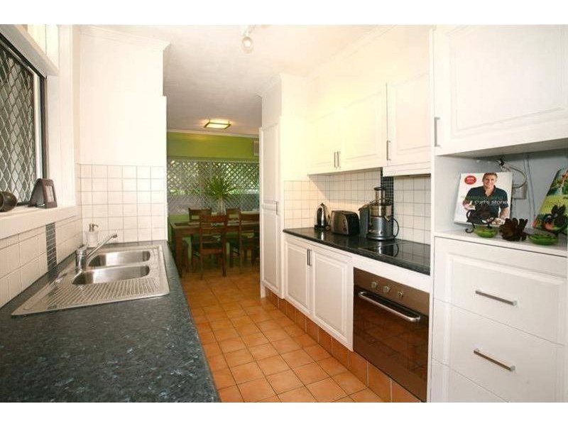 19 Savoy Drive, Broadbeach Waters QLD 4218