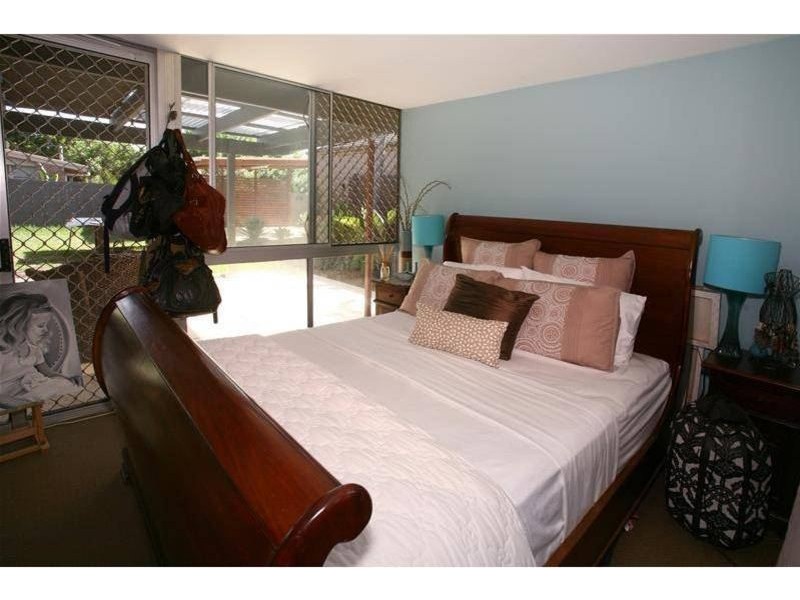 19 Savoy Drive, Broadbeach Waters QLD 4218