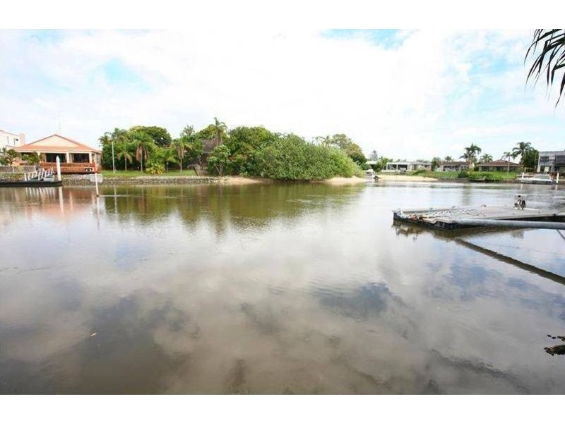 19 Savoy Drive, Broadbeach Waters QLD 4218