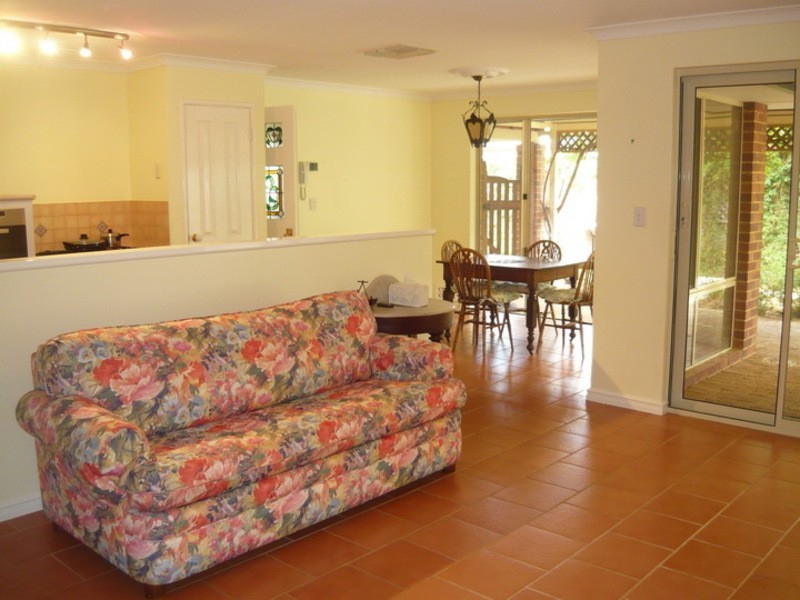 5 Janeville Place, South Guildford WA 6055