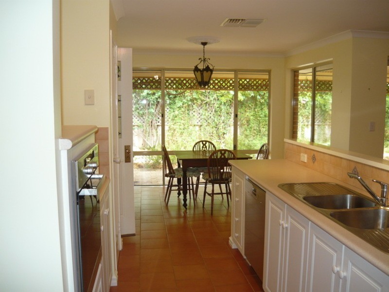 5 Janeville Place, South Guildford WA 6055