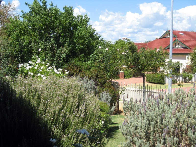 5 Janeville Place, South Guildford WA 6055