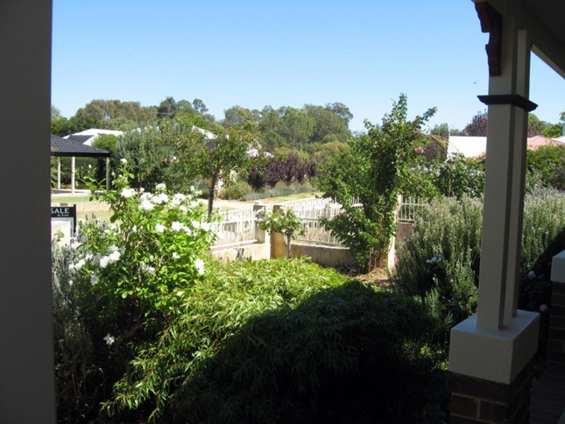 5 Janeville Place, South Guildford WA 6055