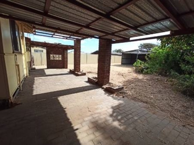 33 Crowther Street, Beachlands WA 6530