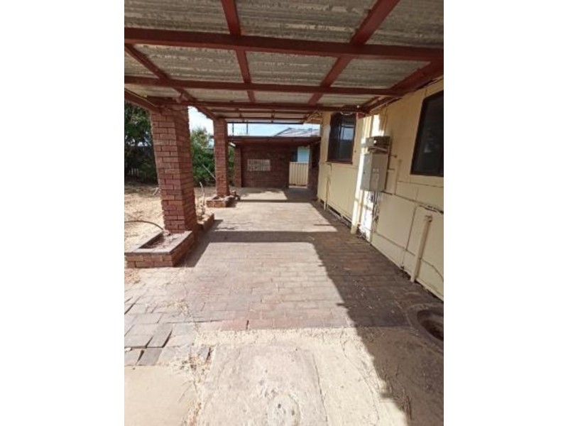 33 Crowther Street, Beachlands WA 6530