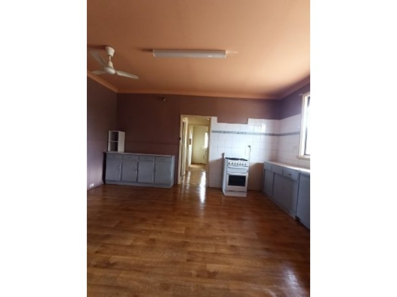 33 Crowther Street, Beachlands WA 6530