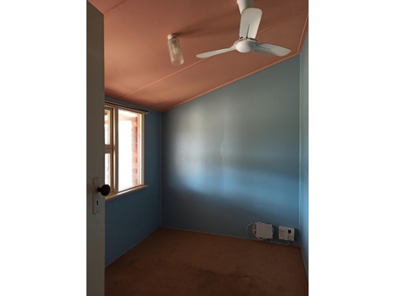 33 Crowther Street, Beachlands WA 6530