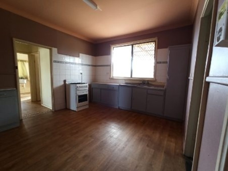 33 Crowther Street, Beachlands WA 6530