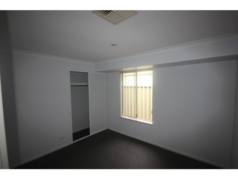 8 Lima Close, Warnbro WA 6169