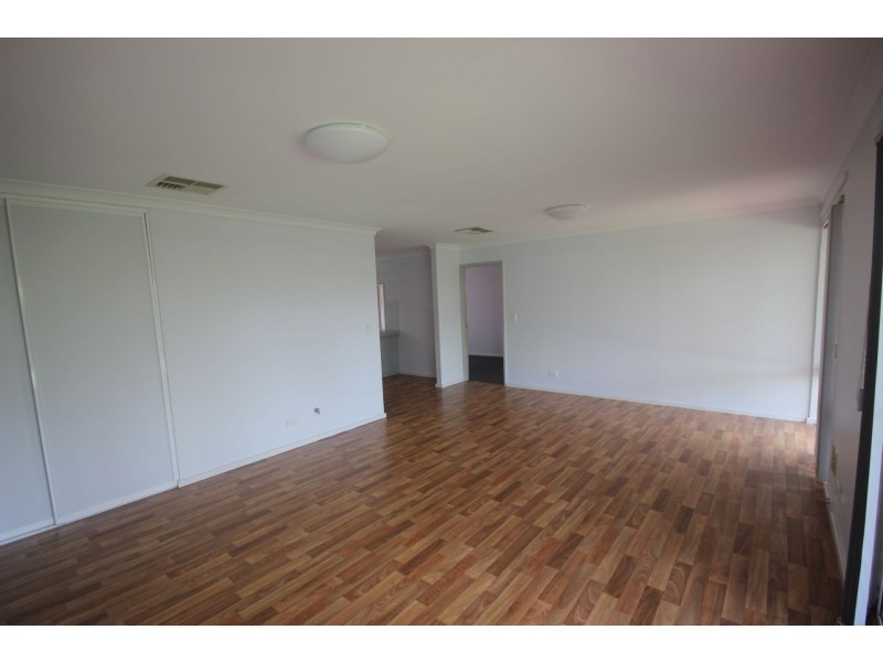 8 Lima Close, Warnbro WA 6169