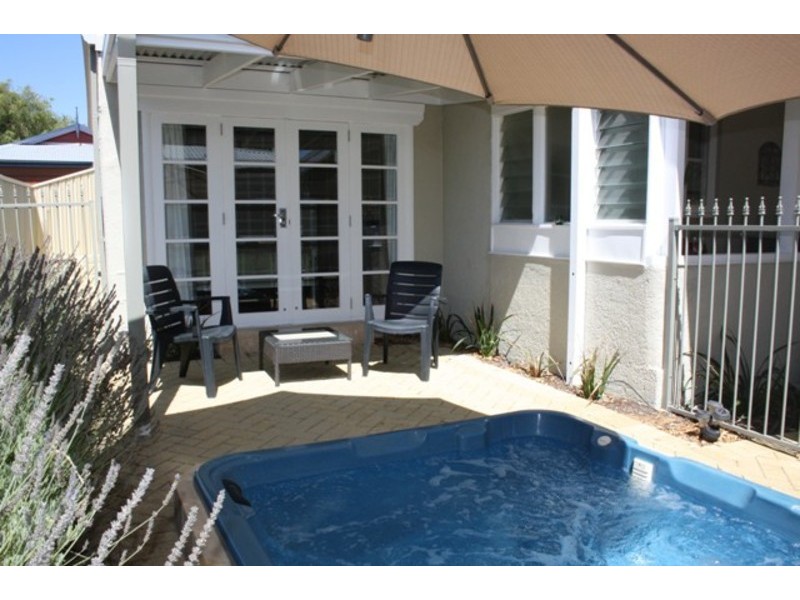 142a Safety Bay Road, Shoalwater WA 6169