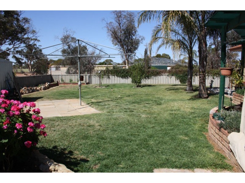 14 Teasdale Road, Bruce Rock WA 6418