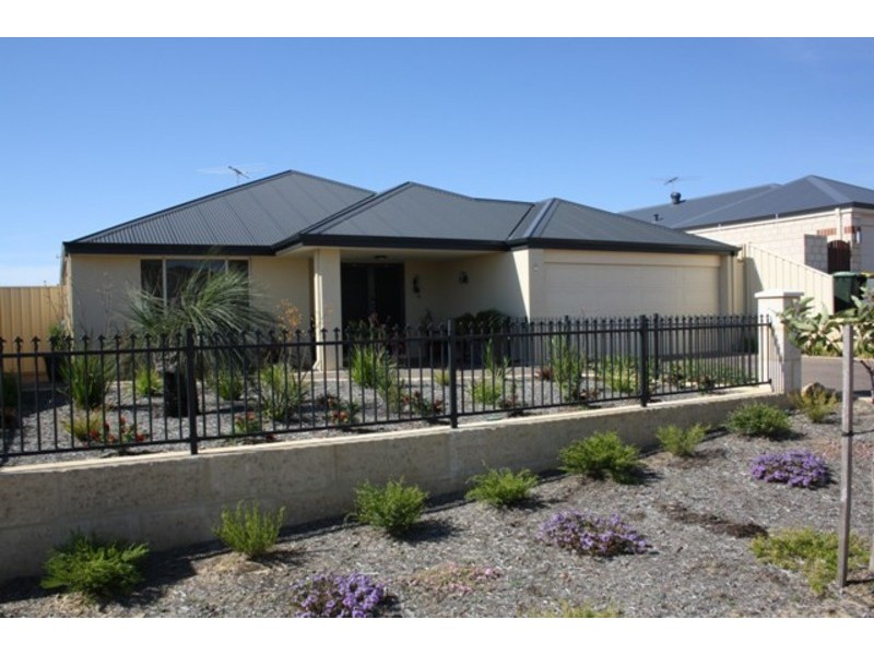 4 Woorabinda Rise, Lakelands WA 6210