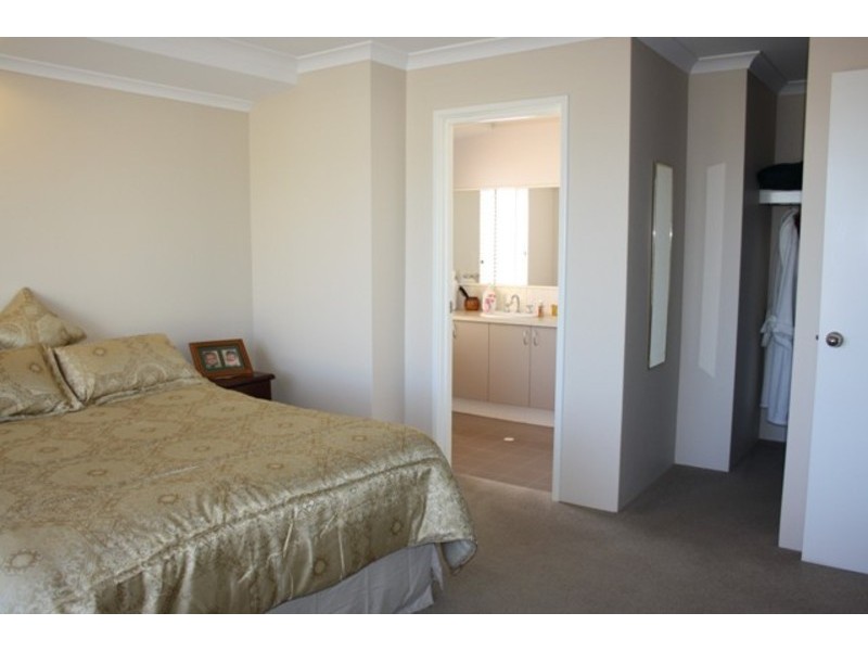 4 Woorabinda Rise, Lakelands WA 6210