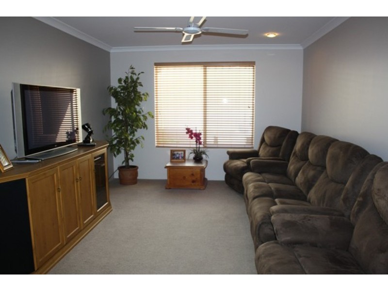 4 Woorabinda Rise, Lakelands WA 6210