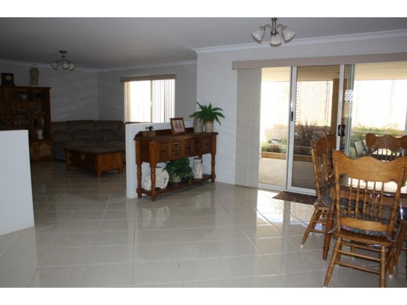 4 Woorabinda Rise, Lakelands WA 6210