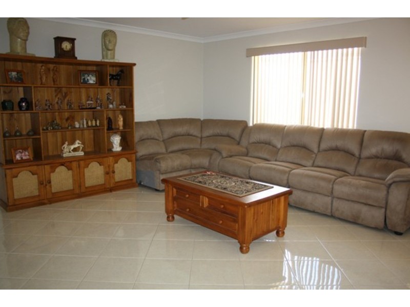 4 Woorabinda Rise, Lakelands WA 6210