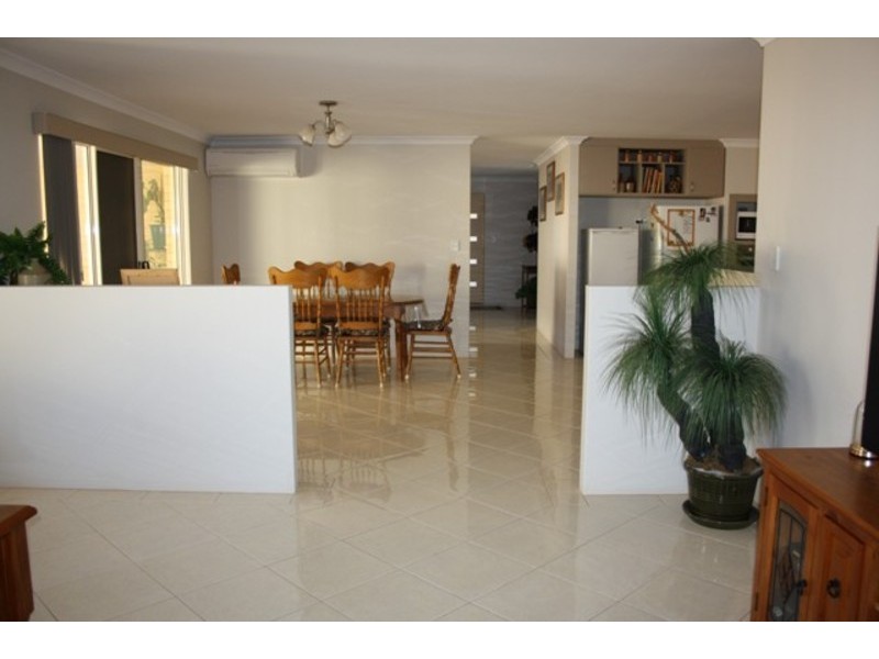 4 Woorabinda Rise, Lakelands WA 6210