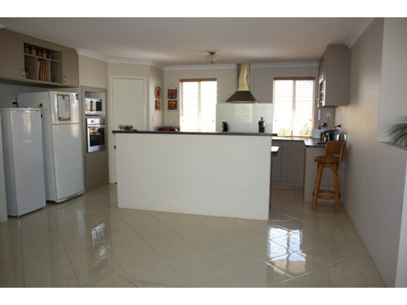 4 Woorabinda Rise, Lakelands WA 6210