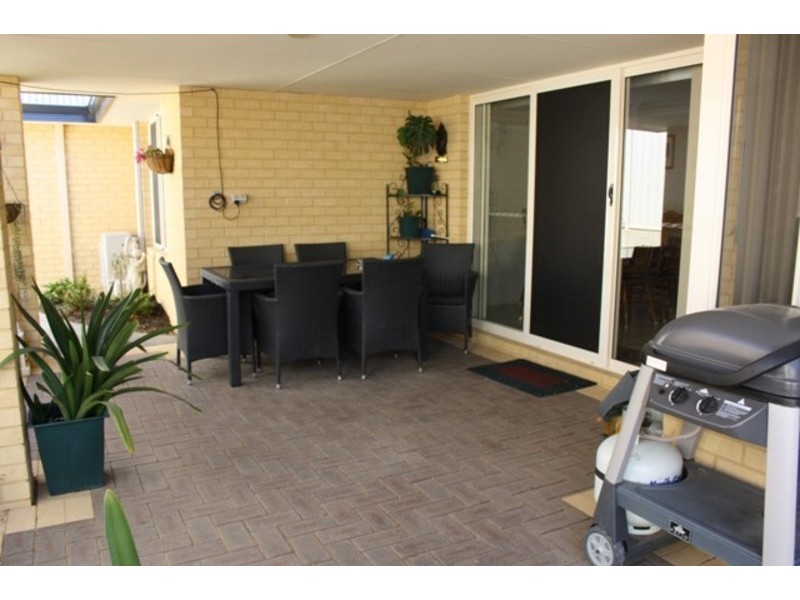 4 Woorabinda Rise, Lakelands WA 6210