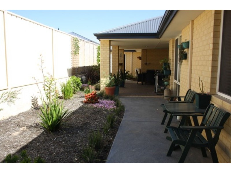 4 Woorabinda Rise, Lakelands WA 6210