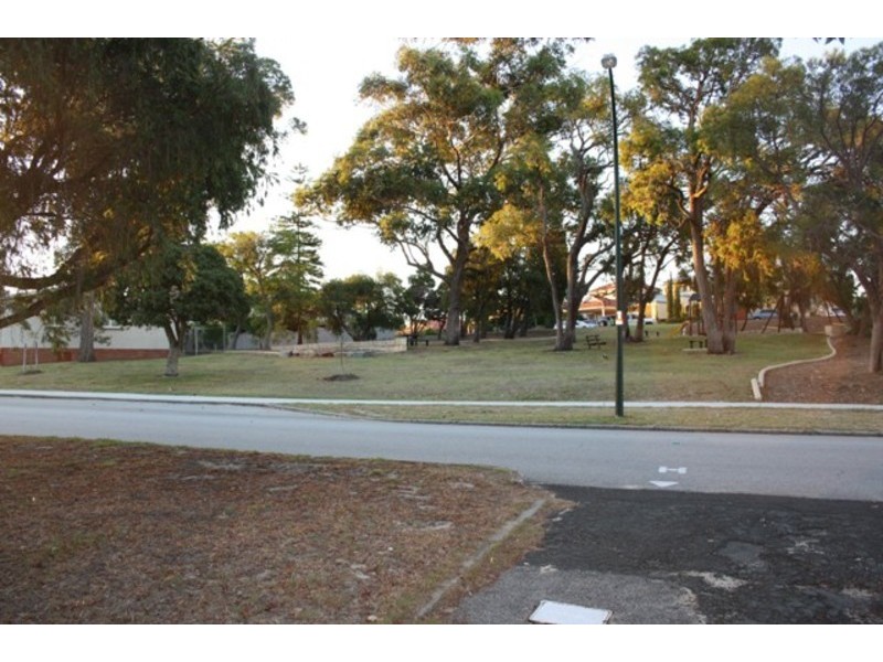 11 Darnell Avenue, Mount Pleasant WA 6153