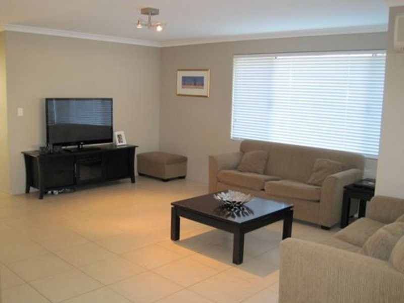 5 Viana Loop, Seville Grove WA 6112