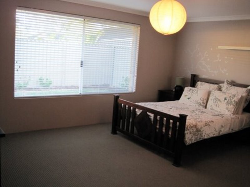 5 Viana Loop, Seville Grove WA 6112