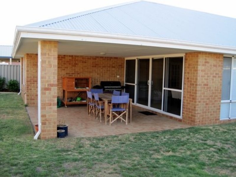 5 Viana Loop, Seville Grove WA 6112