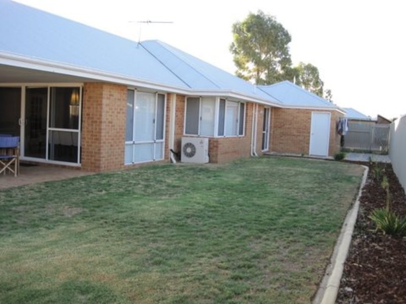 5 Viana Loop, Seville Grove WA 6112