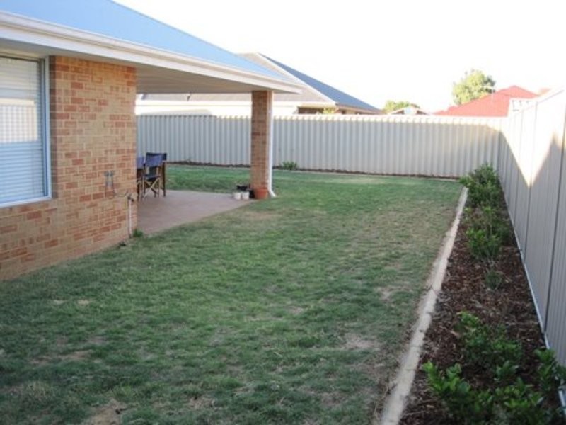 5 Viana Loop, Seville Grove WA 6112
