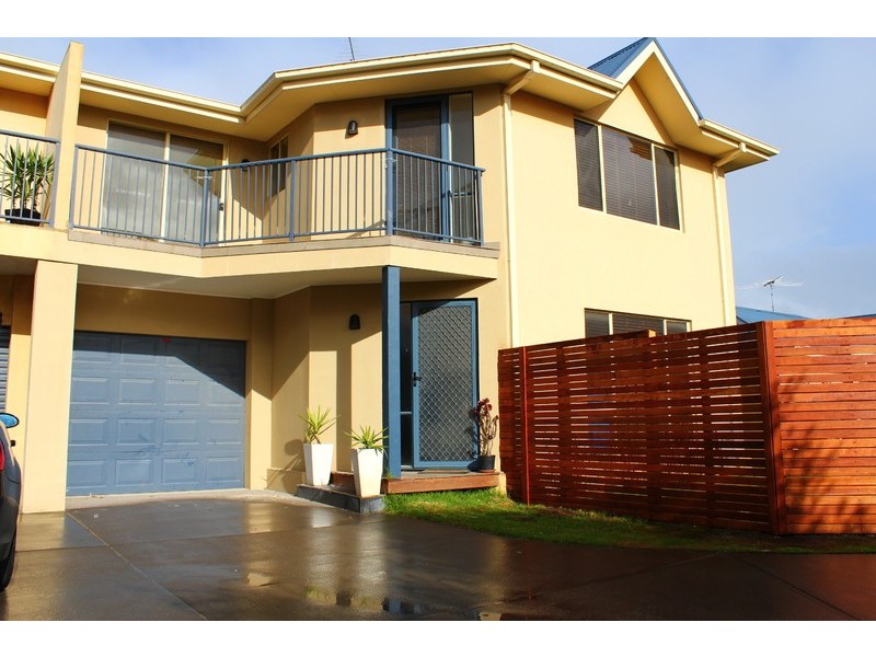 2/69 Herbert Street, Mornington VIC 3931